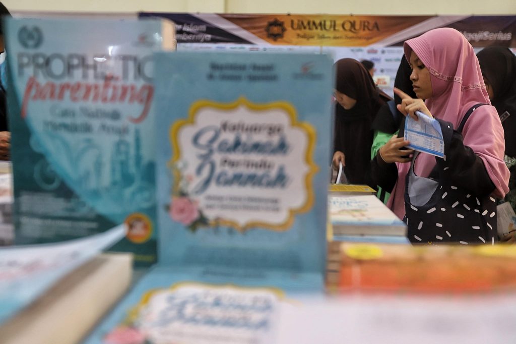 Mengintip Pameran Buku Islam Terbesar Di Asia Tenggara - Lontar.id