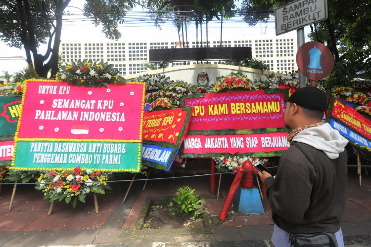Karangan Bunga  untuk KPU RI Lontar  id