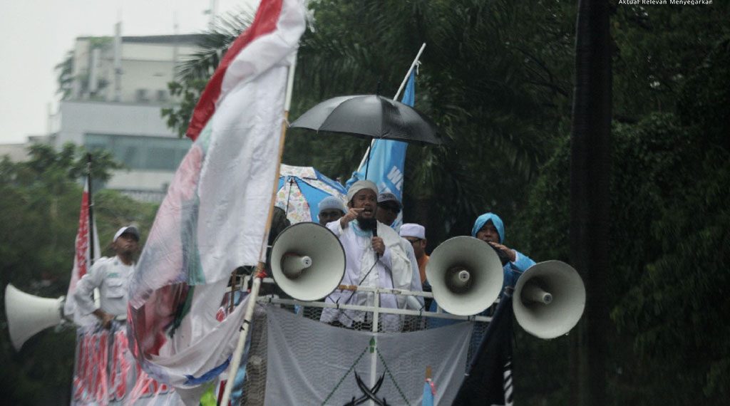 Diguyur Hujan, FPI Geruduk Dubes China