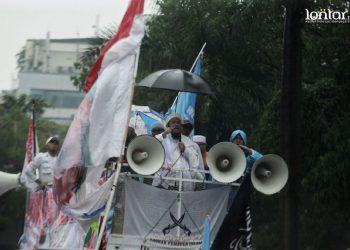 Diguyur Hujan, FPI Geruduk Dubes China