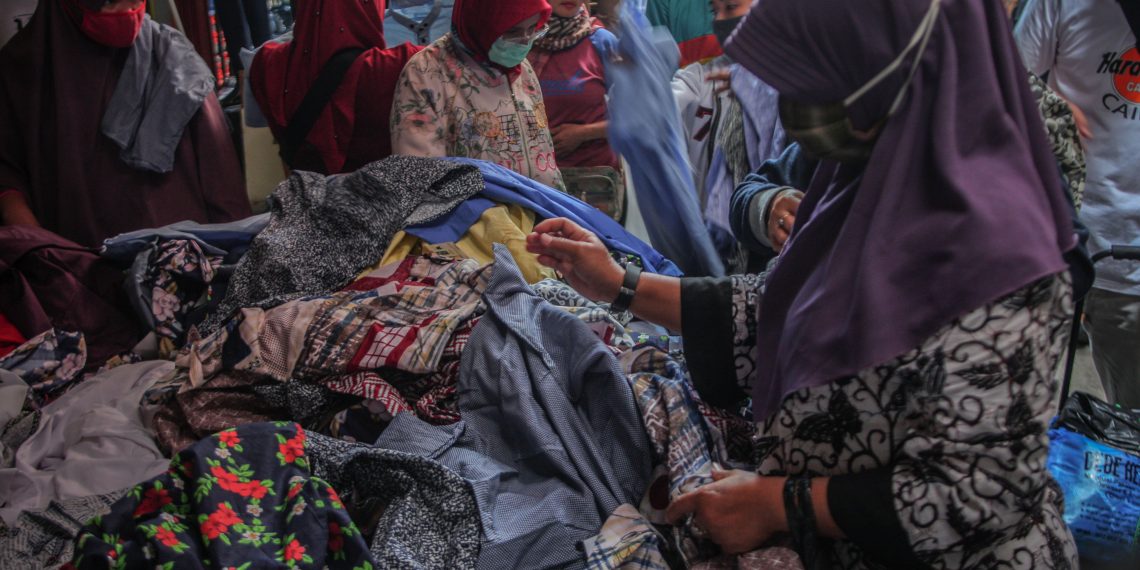 Ribuan Pengunjung Pasar Tanah Abang Jakarta di Masa PSBB
