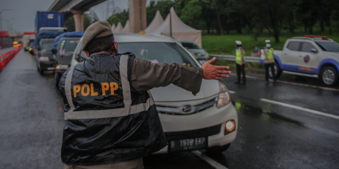 Pemeriksaan Warga yang Akan Memasuki Jakarta