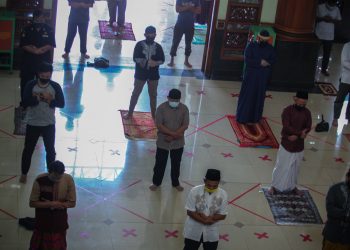 Salat Jumat Pertama Sejak Penerapan PSBB di Bekasi