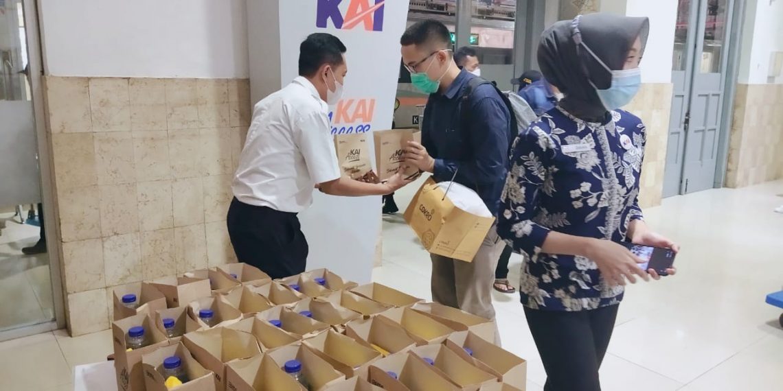 Kilas: Takjil Gratis di 15 Stasiun, Polisi Tangkap 2 WN India yang Tak Jalani Karantina, Dll