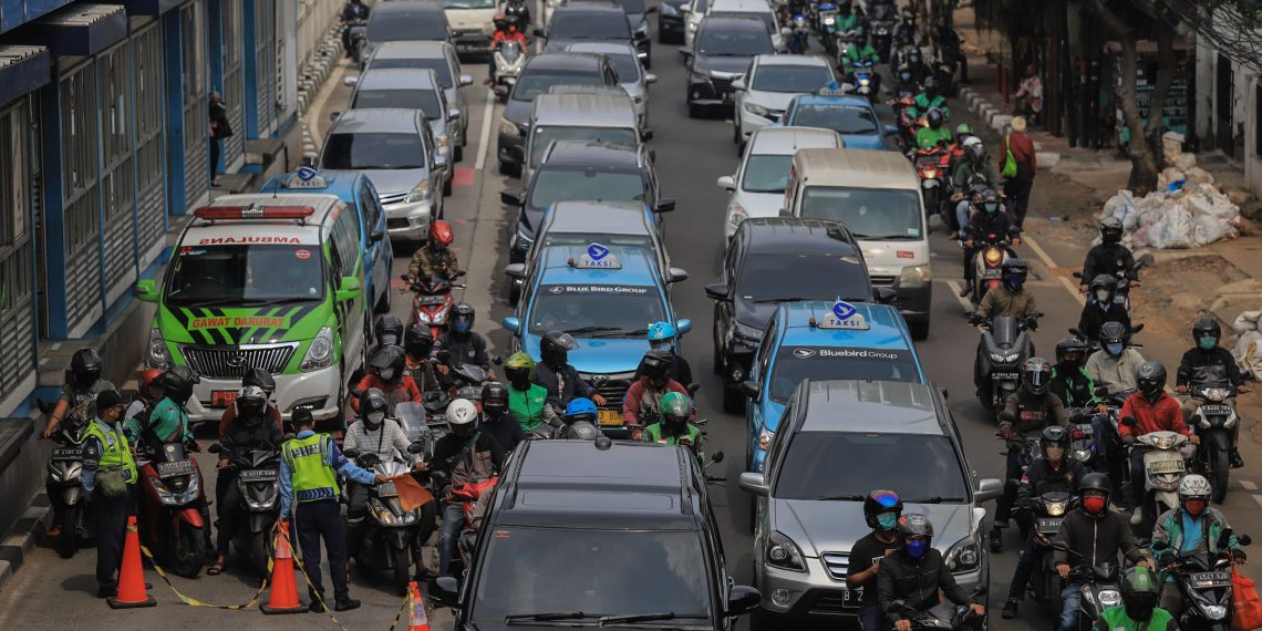 Antrean Kendaraan di Kawasan Underpass Mampang