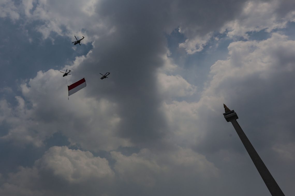 Atraksi Pesawat Tempur Membawa Bendera Merah Putih - Lontar.id