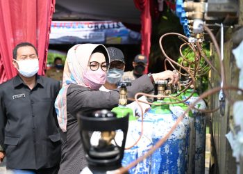 Kilas: Pengisian Oksigen Gratis di Sukoharjo, Kemenag Setop Penerbitan Kartu Nikah Fisik, Dll