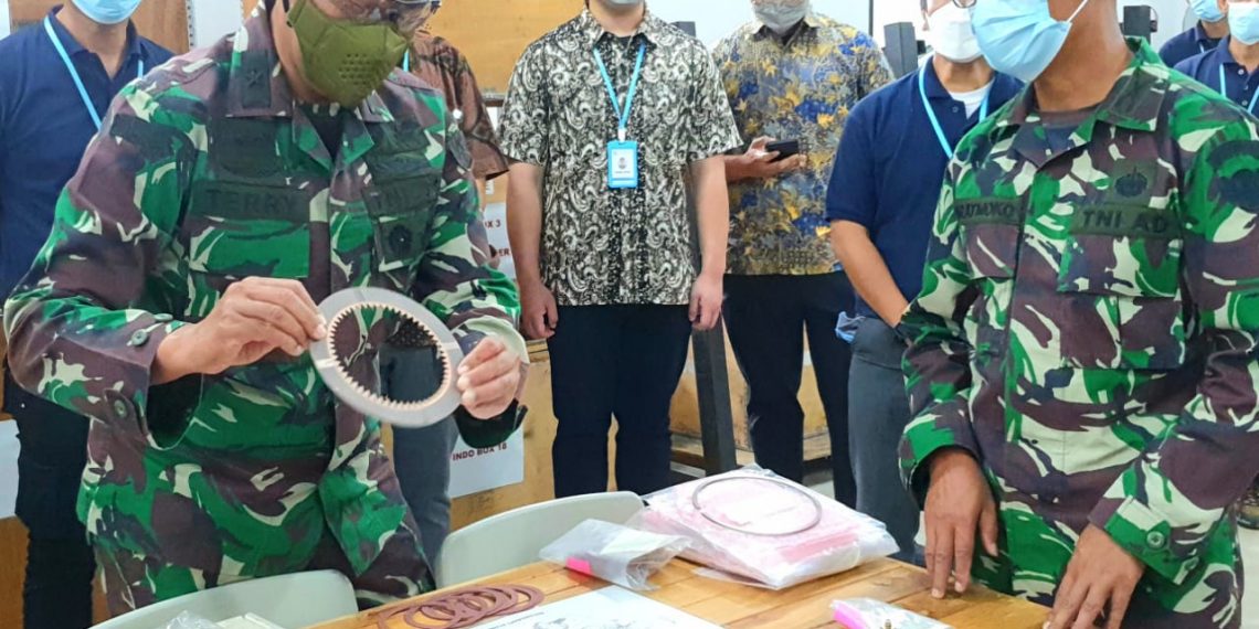 Kadislitbangad Tinjau Pabrik Alutsista